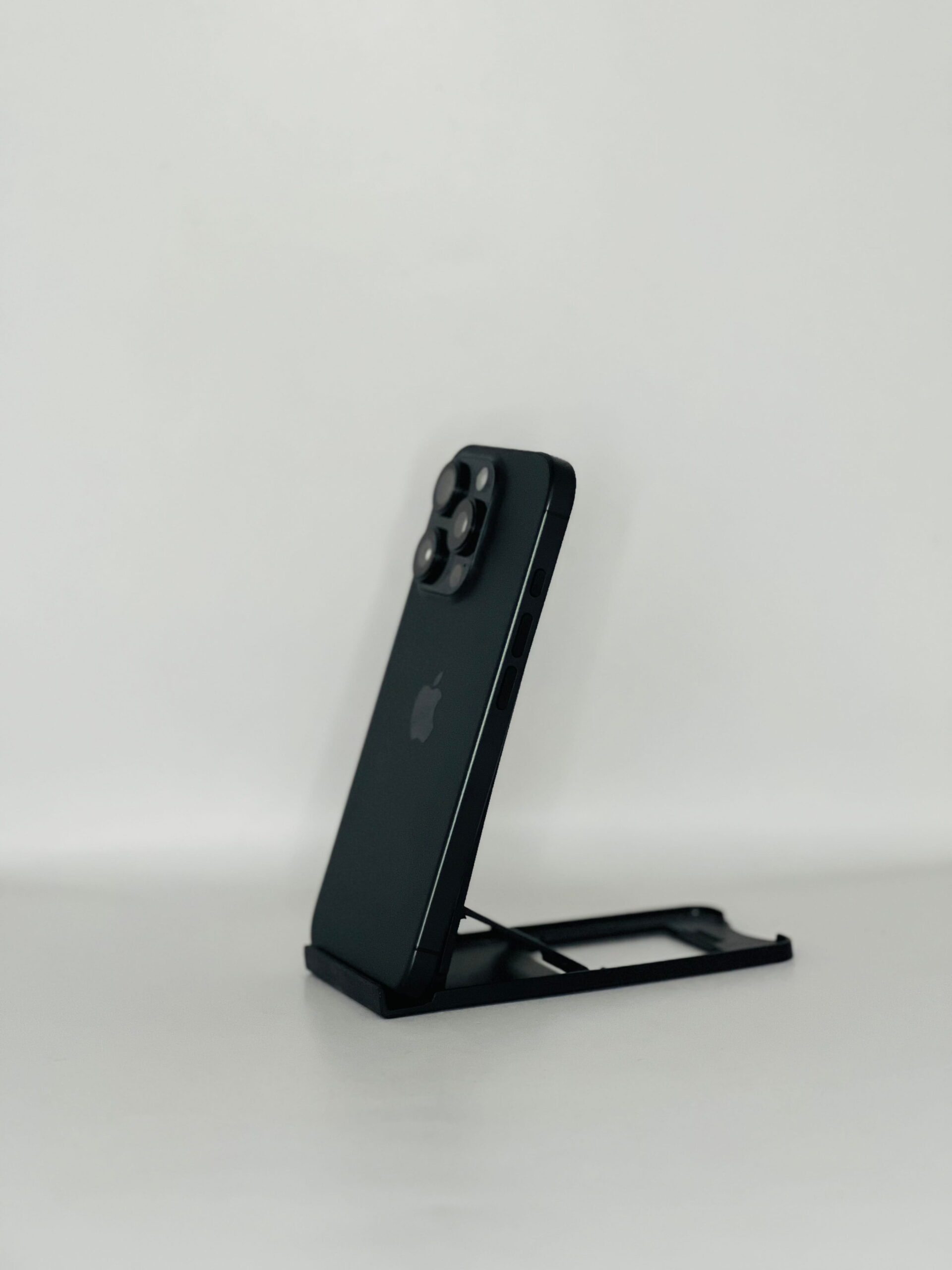 iPhone 16 Pro 128GB e sim A+ - Image 2